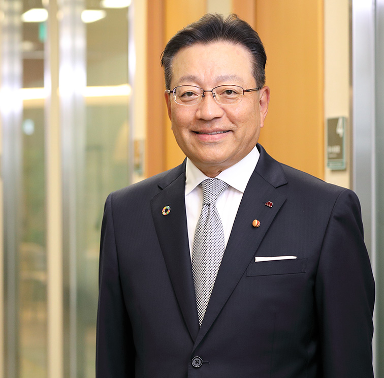 代表取締役社長 中村 栄輔